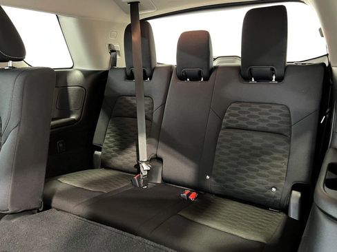 Used 2024 Nissan Pathfinder SV image 16