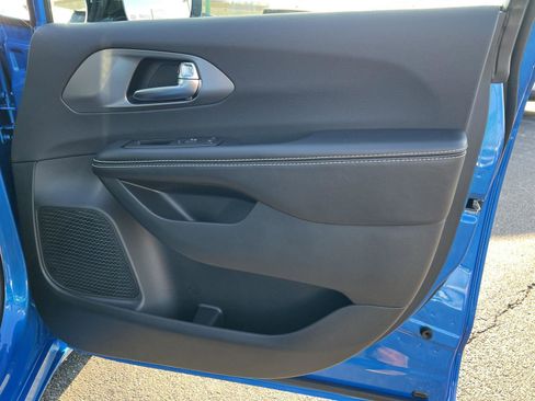 New 2026 Chrysler Pacifica Select image 16