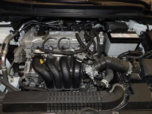 Used 2022 Toyota Corolla LE image 11