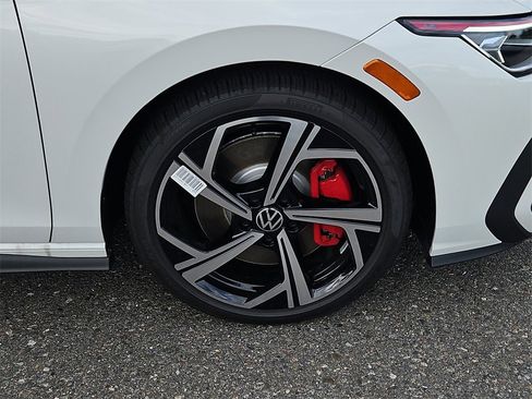 New 2025 Volkswagen GTI SE image 3