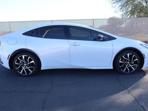 Certified 2025 Toyota Prius Plug-In Hybrid image 4