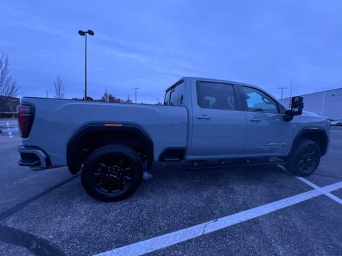 Used 2024 GMC Sierra 2500 AT4 w/ AT4 Preferred Package image 9