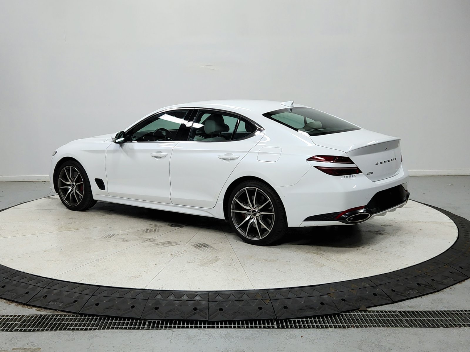 Used 2025 Genesis G70 2.5T RWD image 6