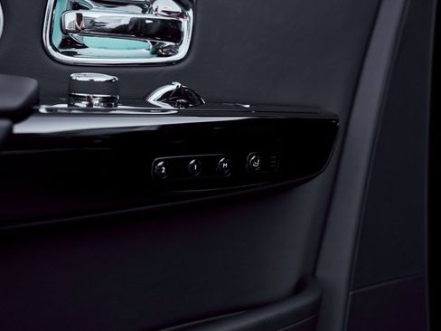 Used 2024 Rolls-Royce Phantom Sedan image 41