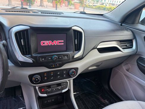 Used 2022 GMC Terrain SLE FWD image 9