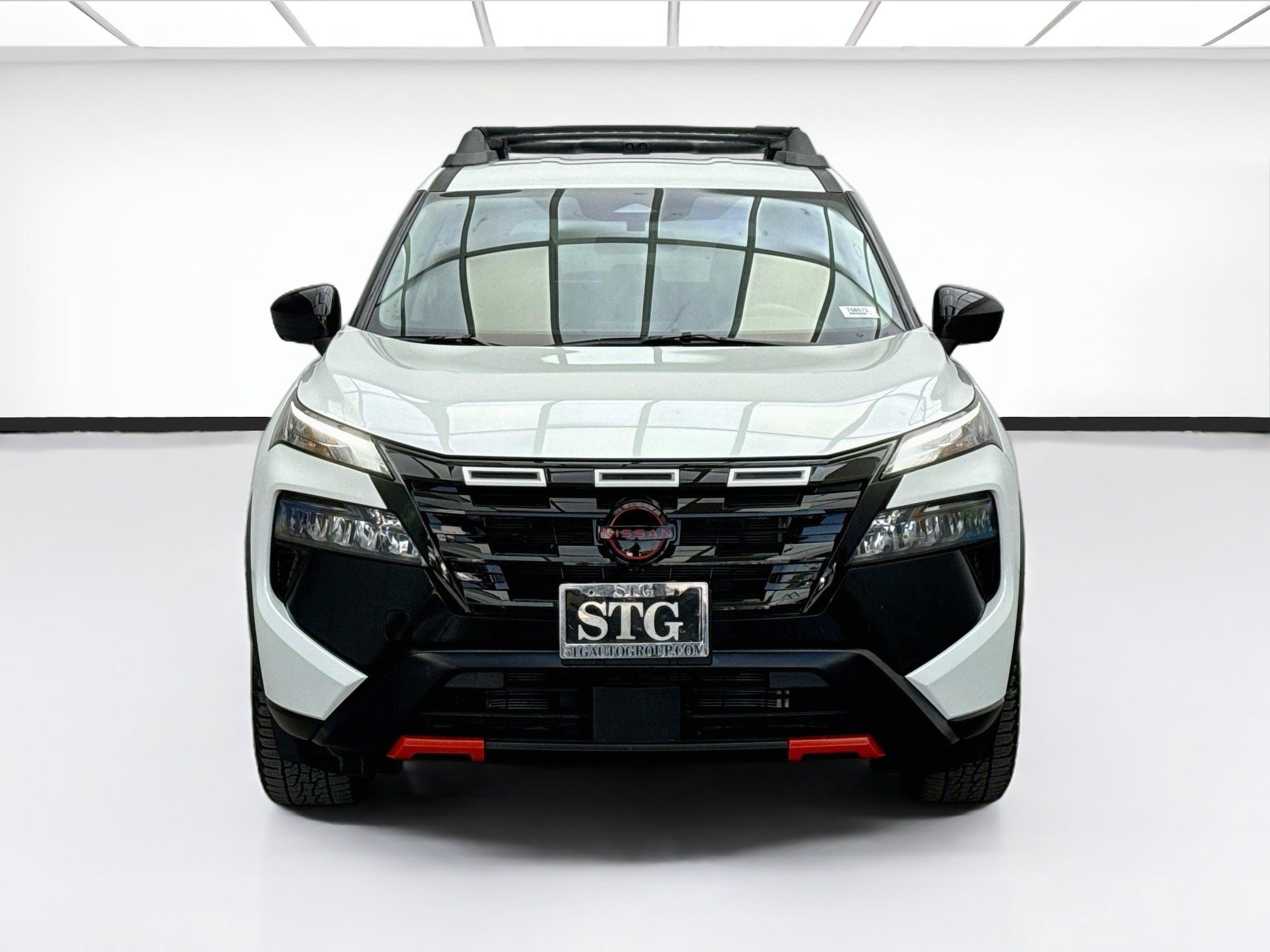 Used 2025 Nissan Rogue SV AWD/4WD image 2