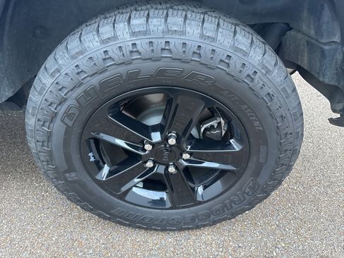 Used 2023 Jeep Wrangler Unlimited Sahara image 11