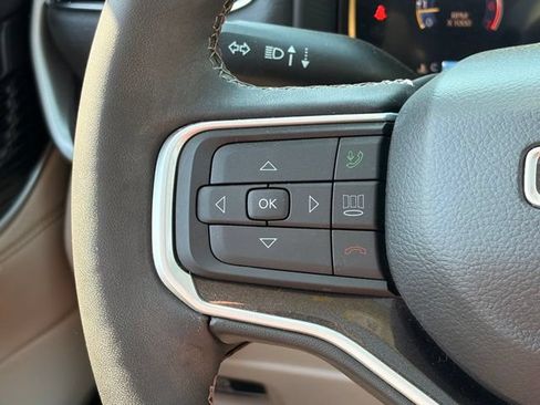 Used 2023 Jeep Wagoneer L 4WD w/ Premium Group I image 15