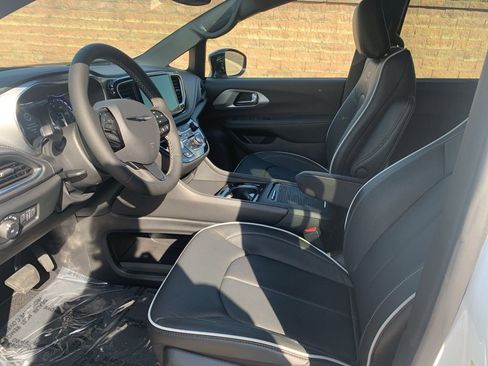 New 2026 Chrysler Pacifica Limited w/ S Appearance Package image 15