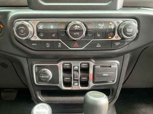 Used 2021 Jeep Gladiator Overland w/ Cold Weather Group AWD/4WD image 25