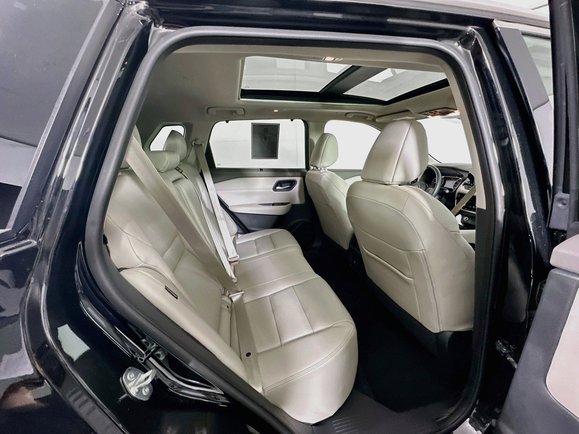 Used 2023 Nissan Rogue SL w/ SL Premium Package FWD image 31