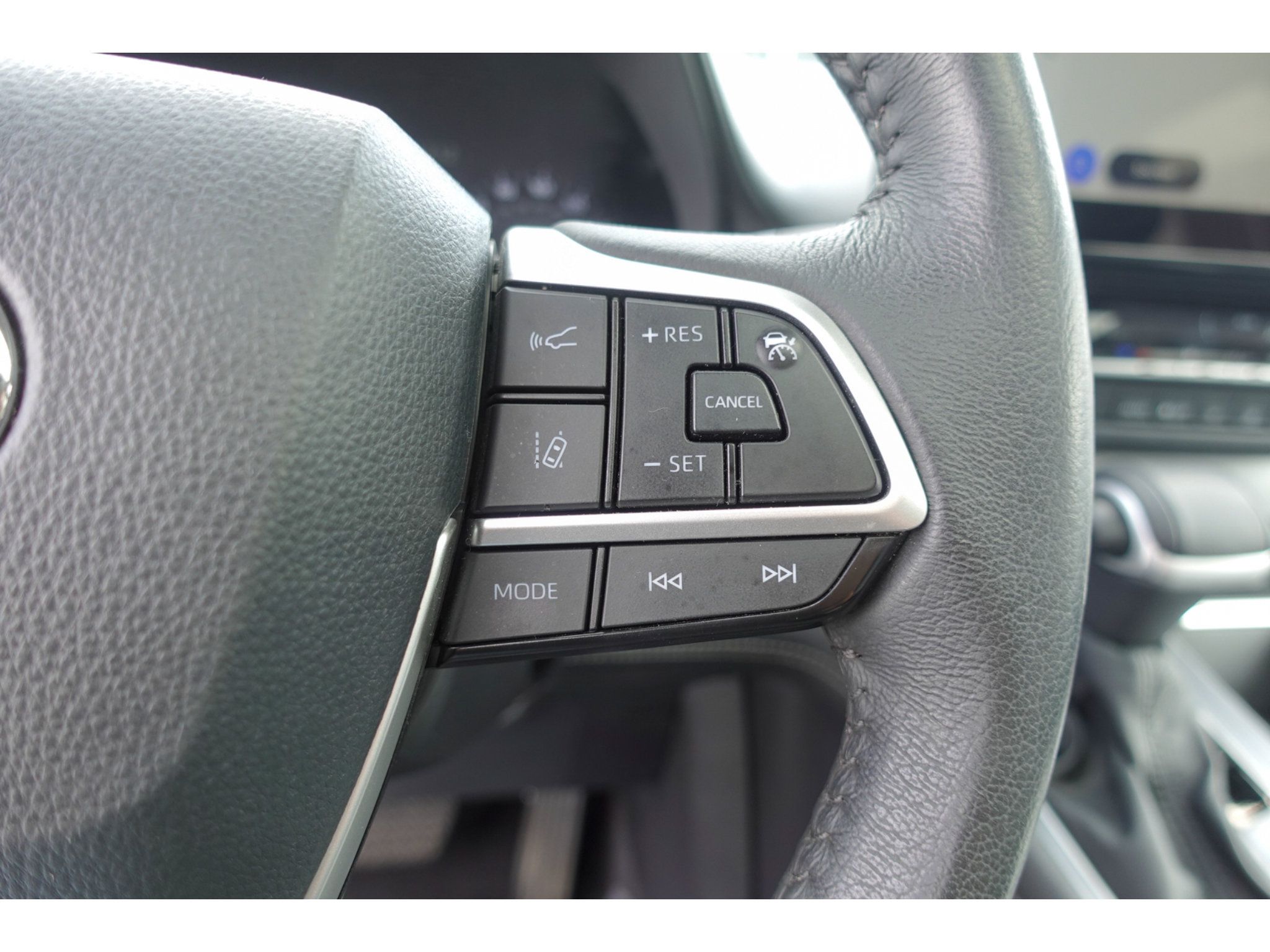 Certified 2025 Toyota Sienna XLE FWD image 16