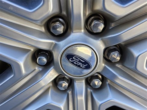 Used 2021 Ford Expedition XLT image 10