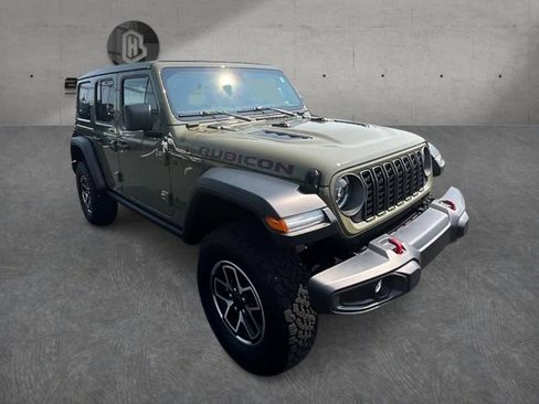 Used 2025 Jeep Wrangler Unlimited Rubicon w/ Convenience Group AWD/4WD image 4