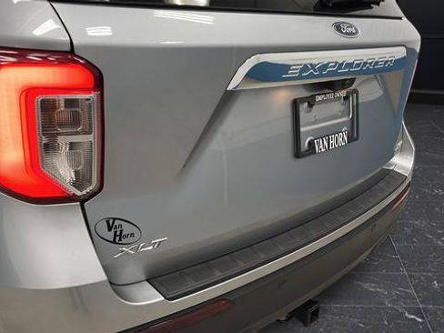 Used 2024 Ford Explorer XLT AWD/4WD image 37
