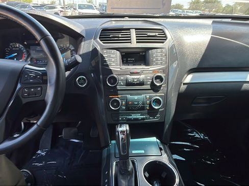 Used 2017 Ford Explorer XLT FWD image 19