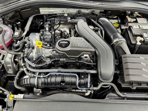 Used 2023 Volkswagen Jetta SE w/ Panoramic Sunroof Package image 27