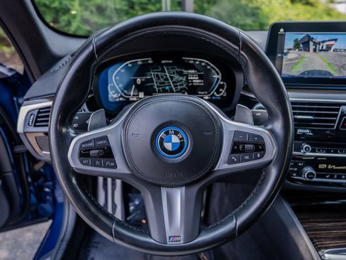 Used 2023 BMW 530e w/ M Sport Package RWD image 5