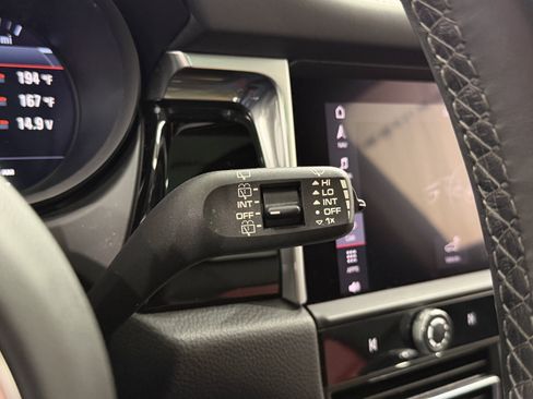 Certified 2023 Porsche Macan image 46