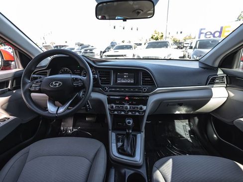 Used 2020 Hyundai Elantra SE FWD image 19