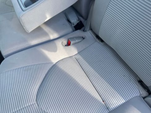 Used 2021 Toyota Highlander LE FWD image 18