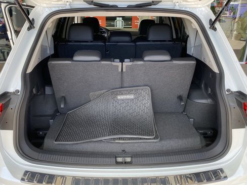 Used 2023 Volkswagen Tiguan SE FWD image 44