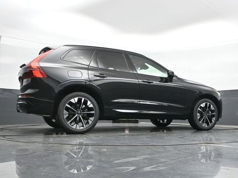 New 2026 Volvo XC60 B5 Plus w/ Protection Package Premier AWD/4WD image 39