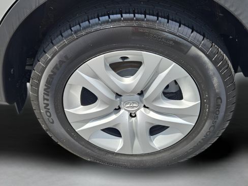 Used 2015 Toyota RAV4 LE FWD image 27