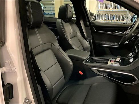 Certified 2025 Jaguar F-PACE R-Dynamic S image 6