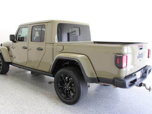 Used 2025 Jeep Gladiator Sport AWD/4WD image 9