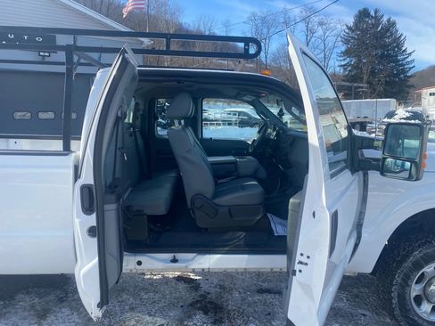 Used 2016 Ford F250 XL w/ XL Appearance Package image 4