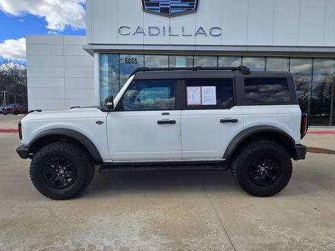 Used 2023 Ford Bronco Wildtrak image 2