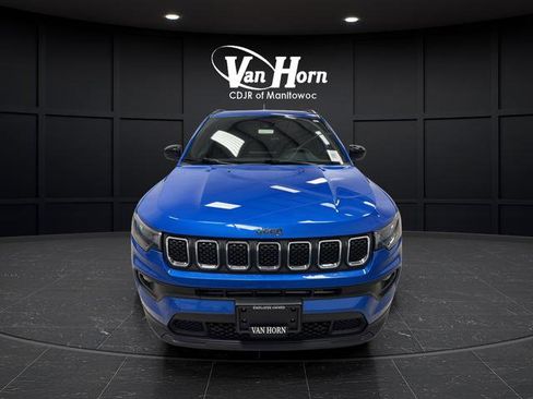 Used 2023 Jeep Compass Latitude image 5