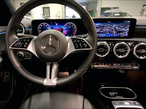 Used 2025 Mercedes-Benz CLA 250 image 5