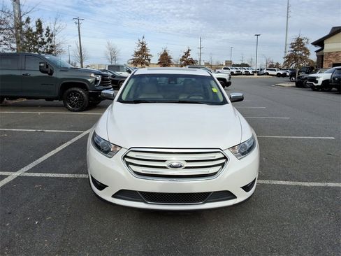 Used 2019 Ford Taurus Limited image 2