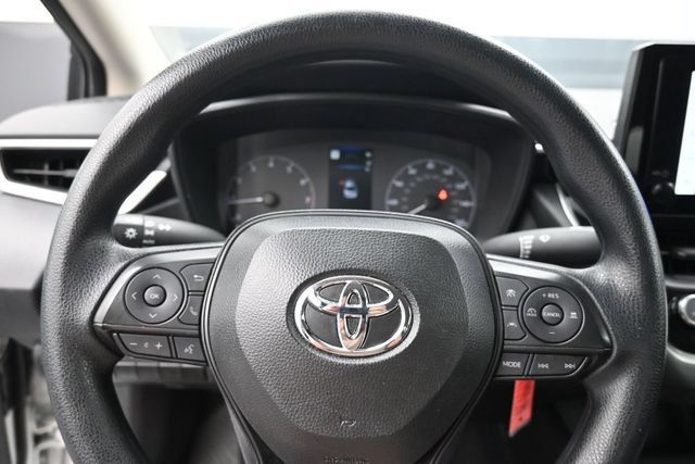 Used 2025 Toyota Corolla LE FWD image 19