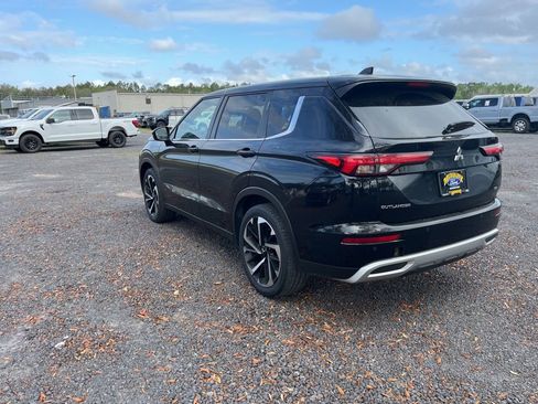 Used 2024 Mitsubishi Outlander FWD image 2