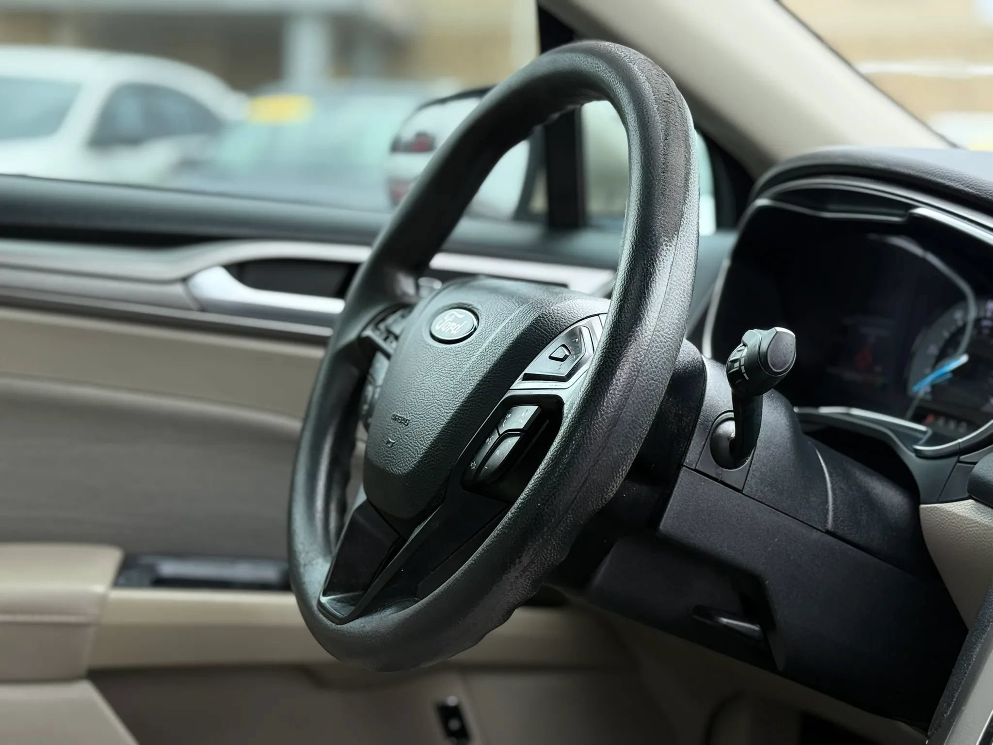 Used 2018 Ford Fusion SE FWD image 26