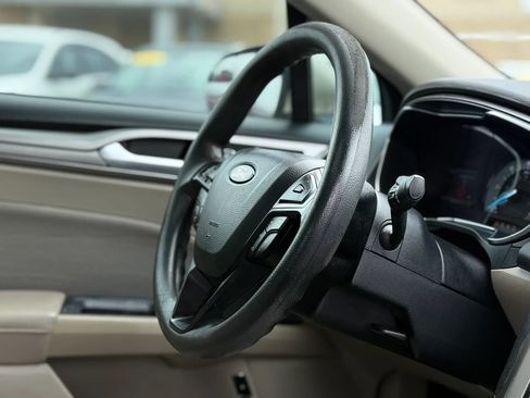 Used 2018 Ford Fusion SE FWD image 26
