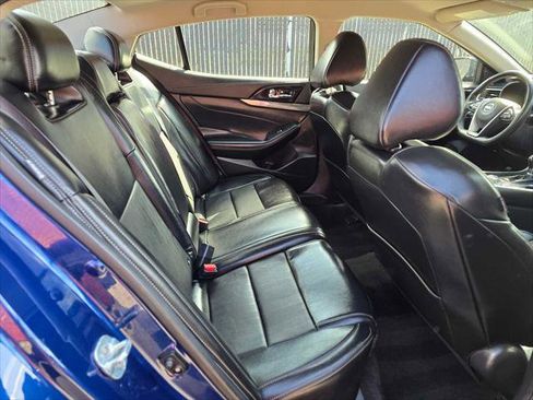 Used 2023 Nissan Maxima SV w/ Floor Mat Group FWD image 12