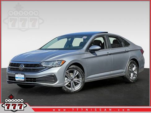 Used 2024 Volkswagen Jetta SE image 1