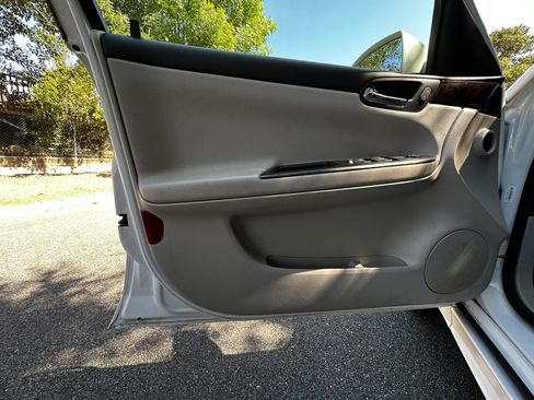 Used 2014 Chevrolet Impala Limited LS FWD image 23