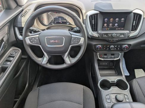 Used 2024 GMC Terrain SLE w/ Driver Convenience Package FWD image 8