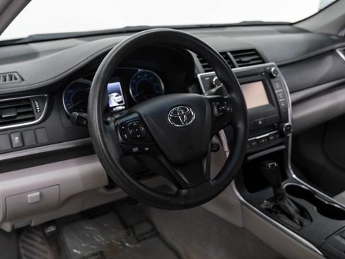 Used 2017 Toyota Camry LE FWD image 2