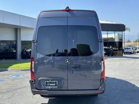 Used 2020 Mercedes-Benz Sprinter 4500 image 11