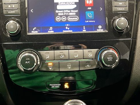 Used 2020 Nissan Rogue Sport S image 12