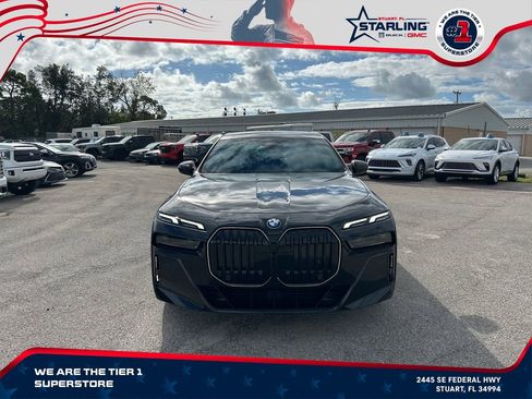 Used 2025 BMW 740i w/ Premium Package RWD image 2