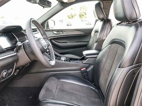 Used 2023 Jeep Grand Cherokee L Laredo image 19