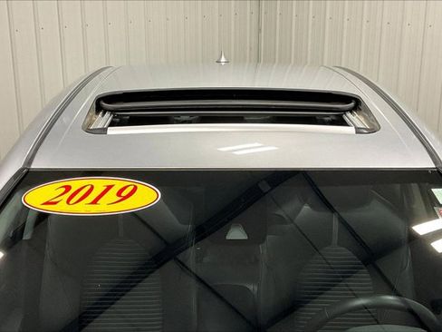 Used 2019 Toyota Camry SE image 38