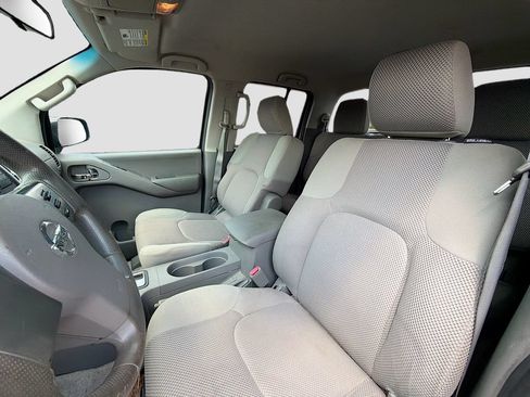 Used 2012 Nissan Frontier SV AWD/4WD image 9